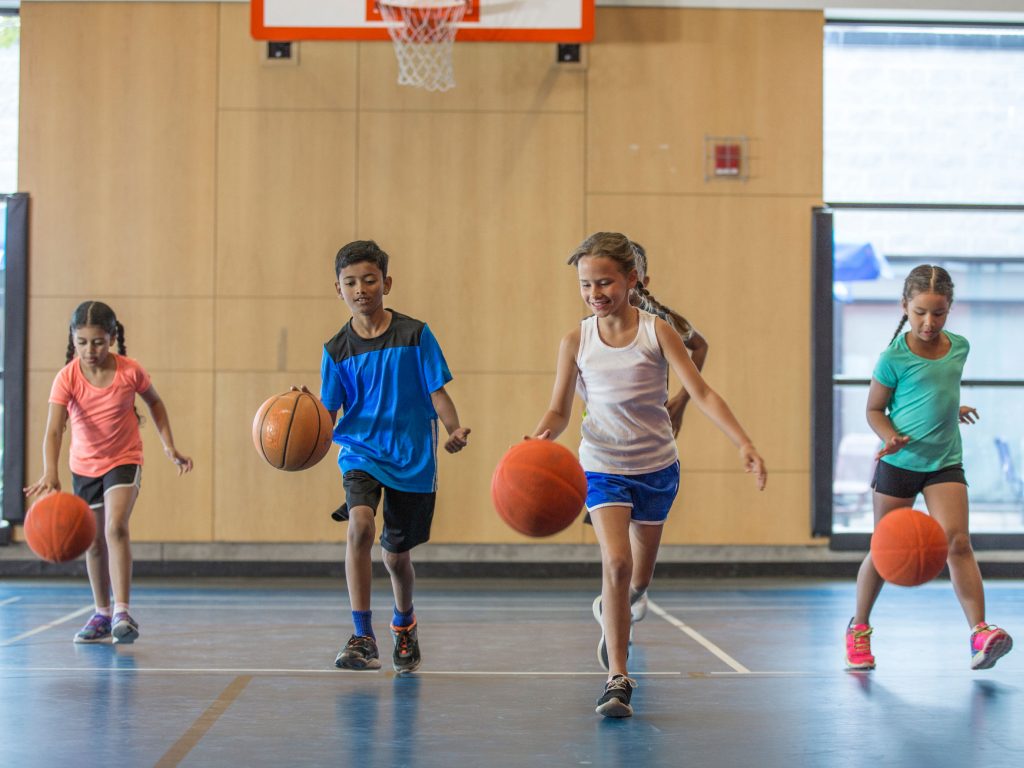 4 kids playing basketball.